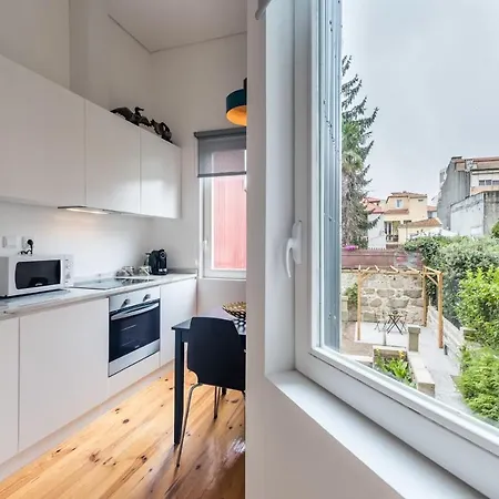 Guestready - Luxus Apts - Alves Da Veiga Garden Apartment